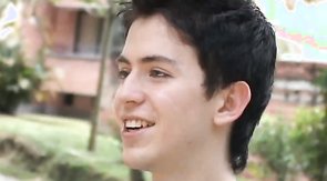 Muscular hunk fucks smiling twin in tight asshole