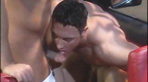 Awesome muscled hunk fucks his lovely boyfriend in the mouth