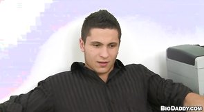 Tattooed tanned man sucking cock in the video by Bareback Casting