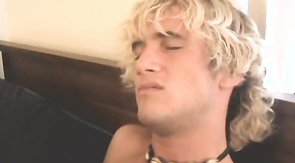 Two long-haired stoners are having a great oral day!