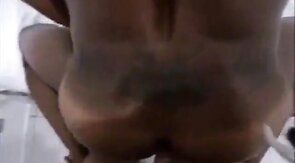 Casado musculoso en un video bareback amateur