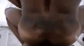 Casado musculoso en un video bareback amateur