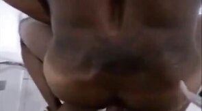 Casado musculoso en un video bareback amateur