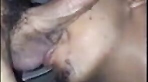 Twink chupa pau e leva mano liberal na bunda