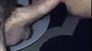 Twink chupa pau e leva mano liberal na bunda