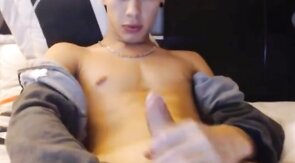 Super-Hottie Amateur Big-Cock Twink Handjob