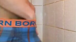 Amateur Guy Jerks Off on Webcam