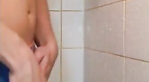 Amateur Guy Jerks Off on Webcam