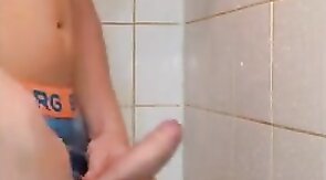 Amateur Guy Jerks Off on Webcam