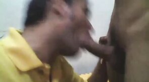 Chupando a Beto: Mamada Amateur de Twink Latino