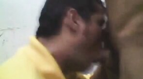 Chupando a Beto: Mamada Amateur de Twink Latino