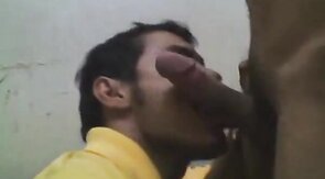 Chupando a Beto: Mamada Amateur de Twink Latino