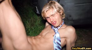 Horny stud assdrilling his twink bitch