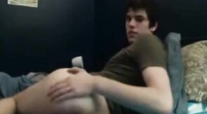 Twink's Hot Bubble Butt Cam Show