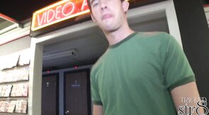 Real str8 guy got blowjob in gloryhole
