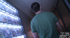 Real str8 guy got blowjob in gloryhole