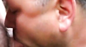 Ein Blase-Date im Freien mit einem Amateur