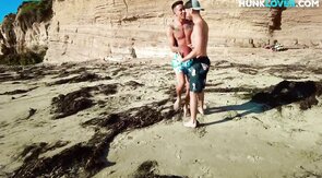 21yo muscled hunk analdrilled by twink