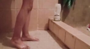 Bañándome con la riata parada
