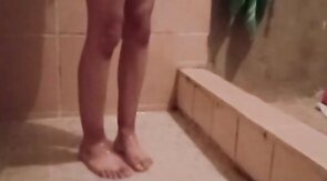 Bañándome con la riata parada
