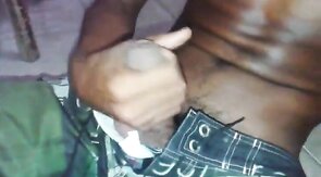 Amigos Latinos Com Grandes Pijas Se Masturbam Juntos