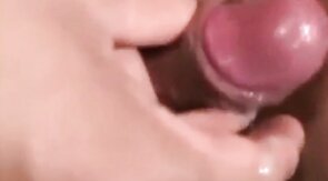 Asiatische Twinks: Amateure Handjobs und Sperma-Tribut
