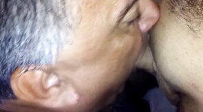 Papi le gusta cojer duro y sin condón