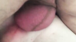 Papá se la clava duro por el culo a su amante amateur