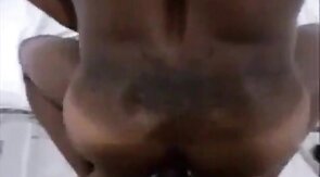 Casado musculoso en un video bareback amateur