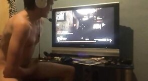 Twink Plays Call of Duty and Cums