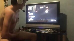Twink Plays Call of Duty and Cums