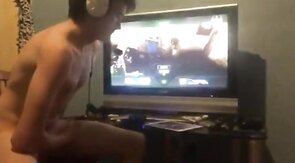 Twink Plays Call of Duty and Cums