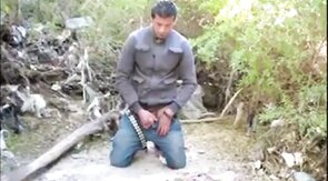 Espiando um macho latino amador se masturbando até o orgasmo