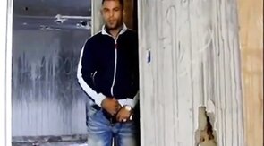 Espiando um macho latino amador se masturbando até o orgasmo