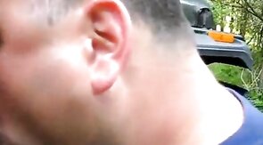 Ein Blase-Date im Freien mit einem Amateur