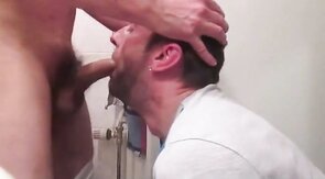 Gorge Profonde : Amateur prend une grosse bite en gorge profonde