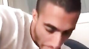 Papá se despierta con una gran mamada de polla