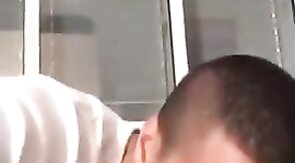 Papá se despierta con una gran mamada de polla