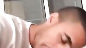 Papá se despierta con una gran mamada de polla