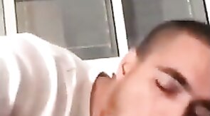 Papá se despierta con una gran mamada de polla