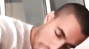 Papá se despierta con una gran mamada de polla