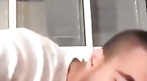 Papá se despierta con una gran mamada de polla