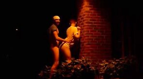 Sexo gay en callejón - Video amateur de hombresencalzones