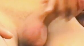 Twink Handjob auf der Wiese