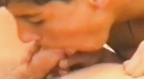 Twink Handjob auf der Wiese