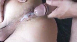 Osos amateurs disfrutando de una gran polla en el culo