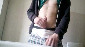 Muscular Twinks Cum Together in Hot Handjob Session