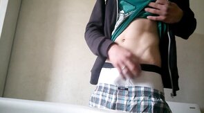 Muscular Twinks Cum Together in Hot Handjob Session