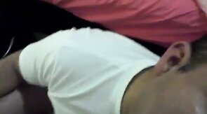 Mi amigo gay me da una mamada increíble y se traga mi semen.