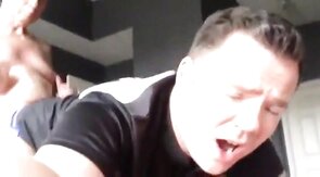 Abuelito Folla a un Jovencito Sin Condón